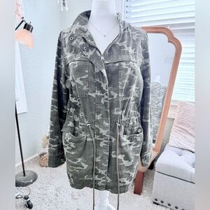 Universal Thread Green Camouflage Utility Jacket